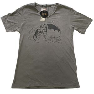 Uniqlo  Batman Dark Knight DC Warner Bros T-shirt Grey NWT Medium Japan